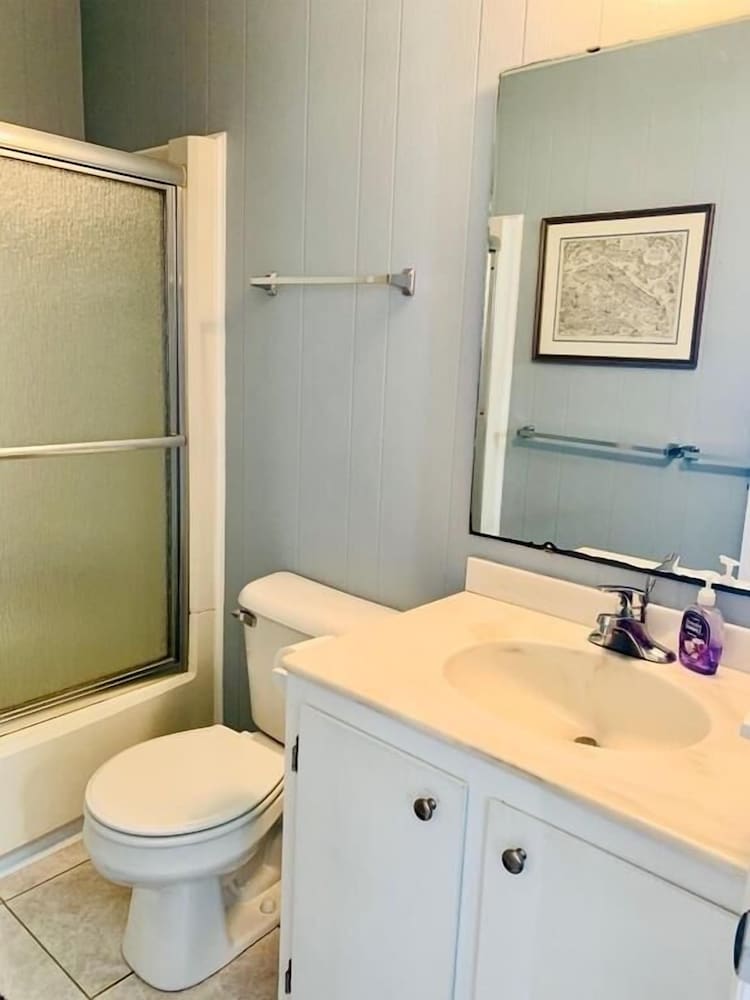 Westside- 3 Bedroom Home by RedAwning
