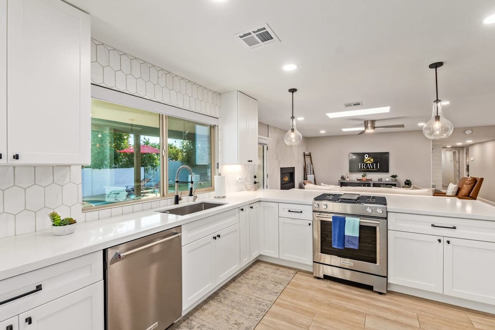 Citrus Grove Heated Pool Putt Grn Gameroom
