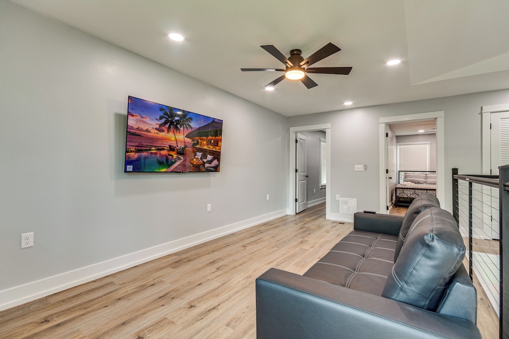 3 Mi to Navarre Beach: Home w/ Furnished Patio