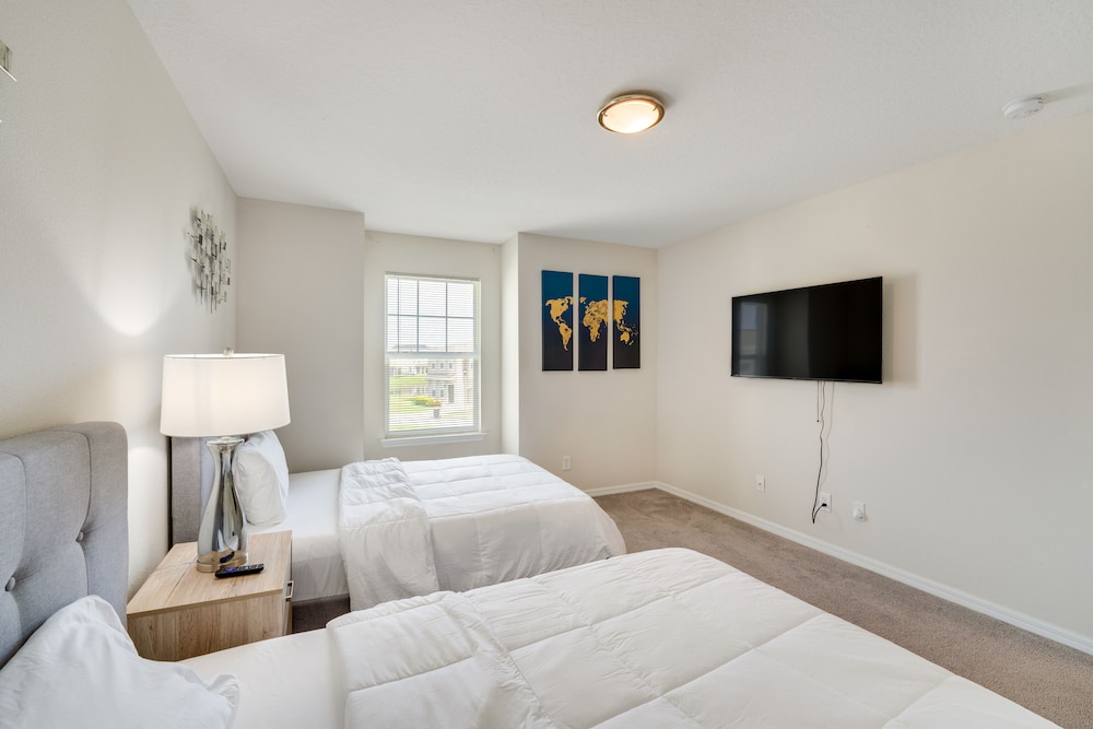 Spacious Davenport Home ~ 10 Mi to Disney World! view 2