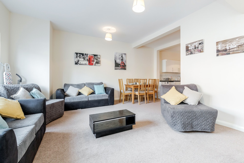 Manor Lodge Apartments view 2