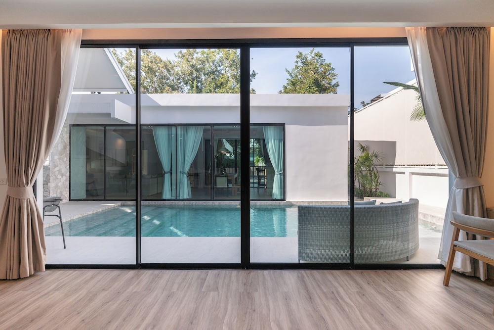 Mövenpick Pool Villa 6BR