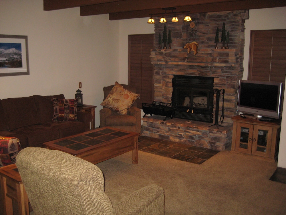 Val d'Isere by Mammoth Reservation Bureau