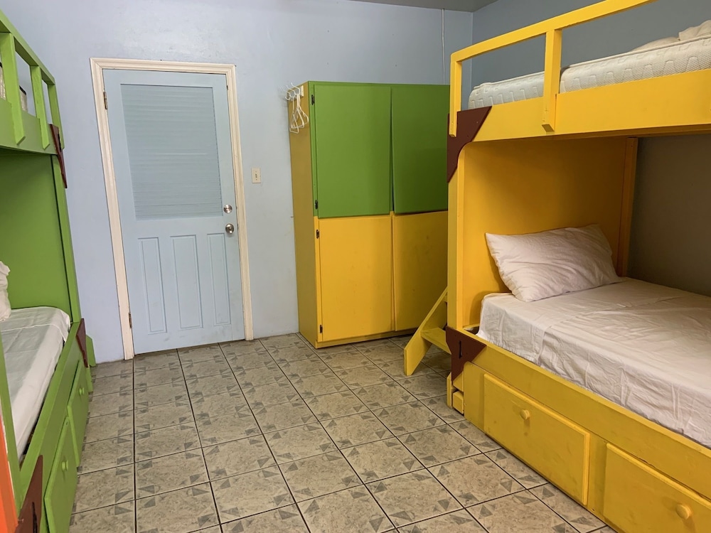 The Waterfront Inn - Hostel