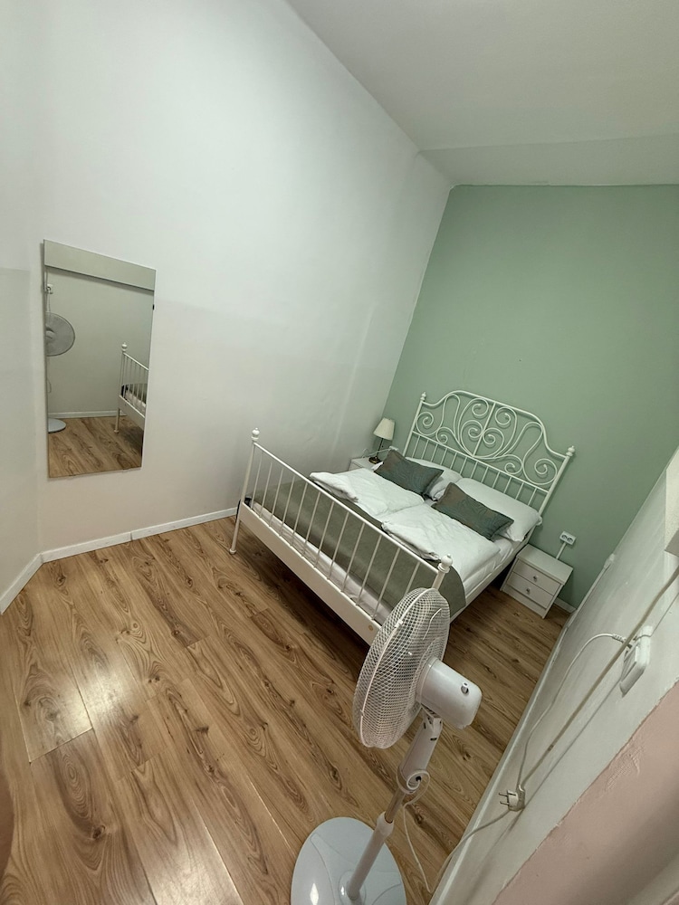 Stylish 2BR Apartment Westbahnhof Area