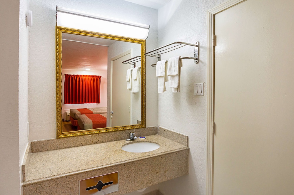 Motel 6 Red Oak, TX - Dallas - Property Image 9