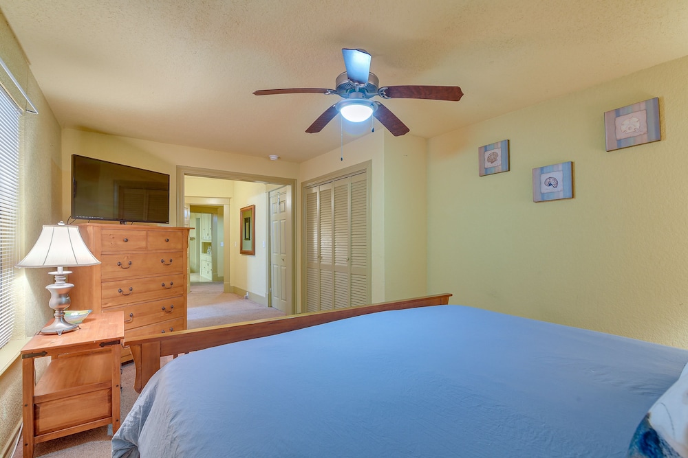Central Galveston Home < 1 Mi to Beach! view 3