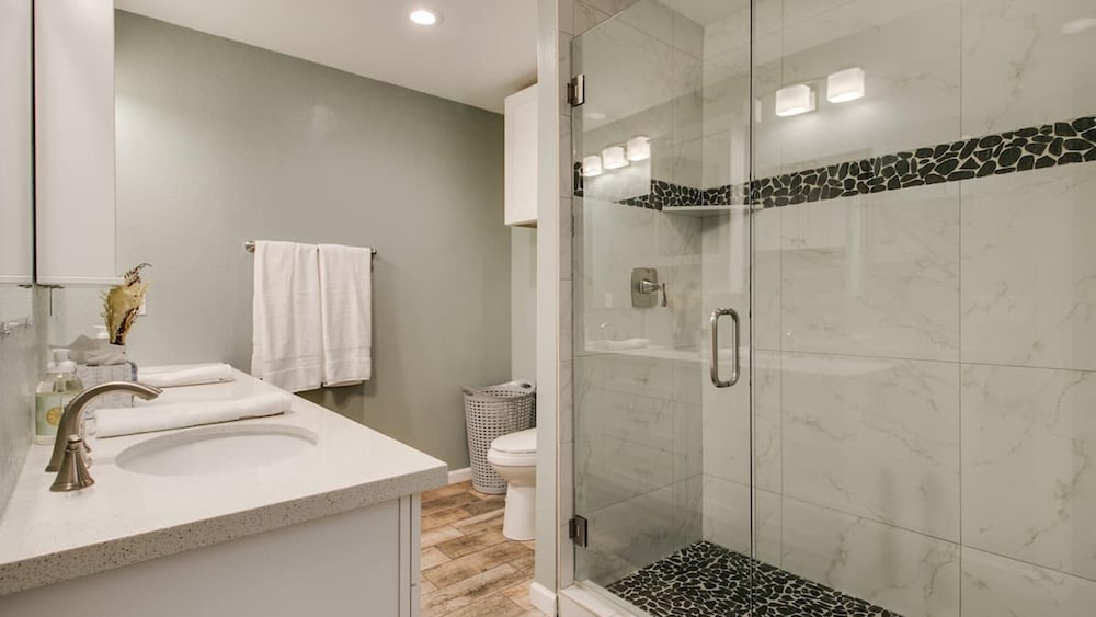 Modern Chic Old Town Scottsdale Home W/pool & Gym!