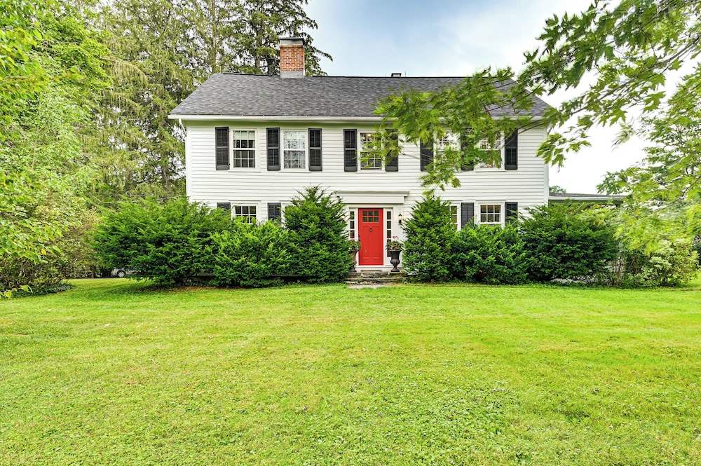1 Mi to Vineyard: Serene Berkshires Country Escape