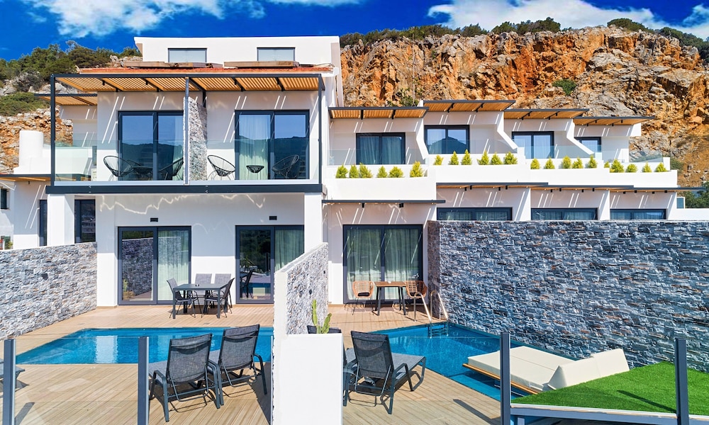 Hotel Aelia Suites - Image 1