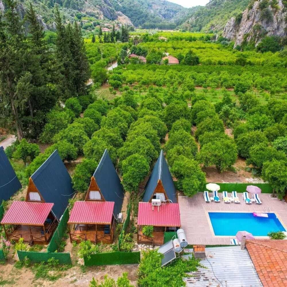 Garden bungalov
