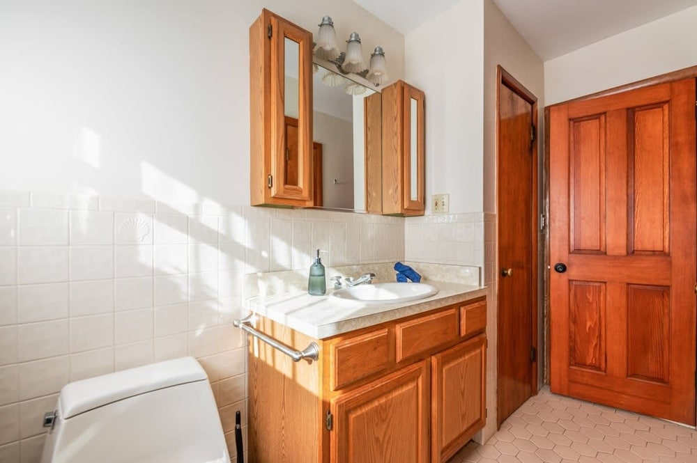 HV Spacious Retreat Sleeps 13 w Hot Tub