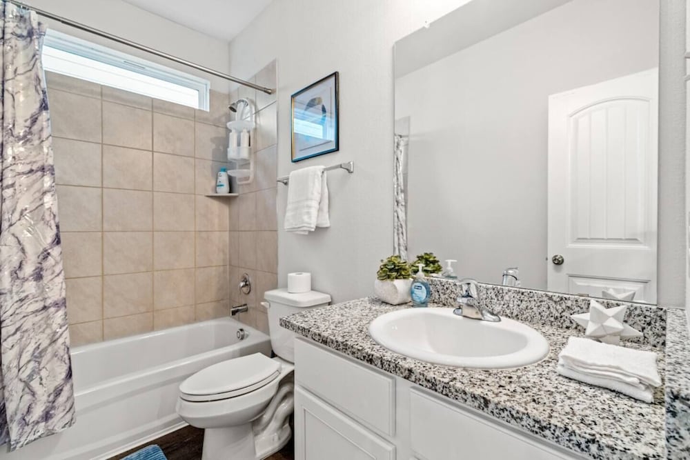 Sleeps 12 Private BRs Wifi Kitchen