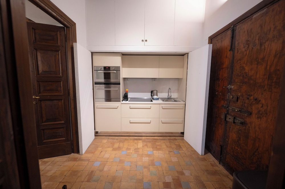 Via Giulia Apartments