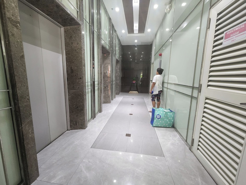 Cozy 1BR Condo in Mandaluyong City With City Skyline View