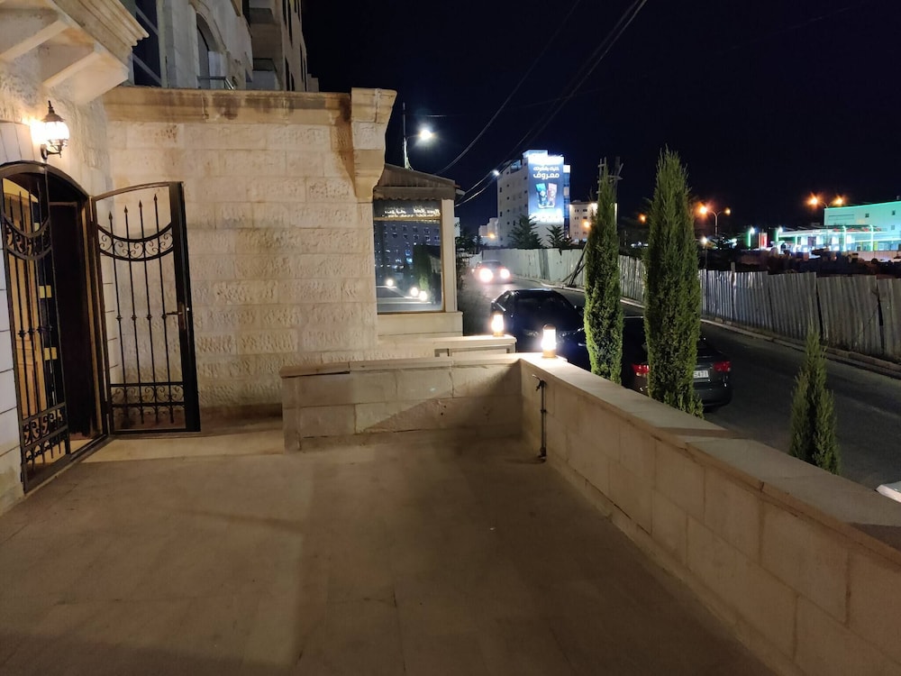 Photo 33