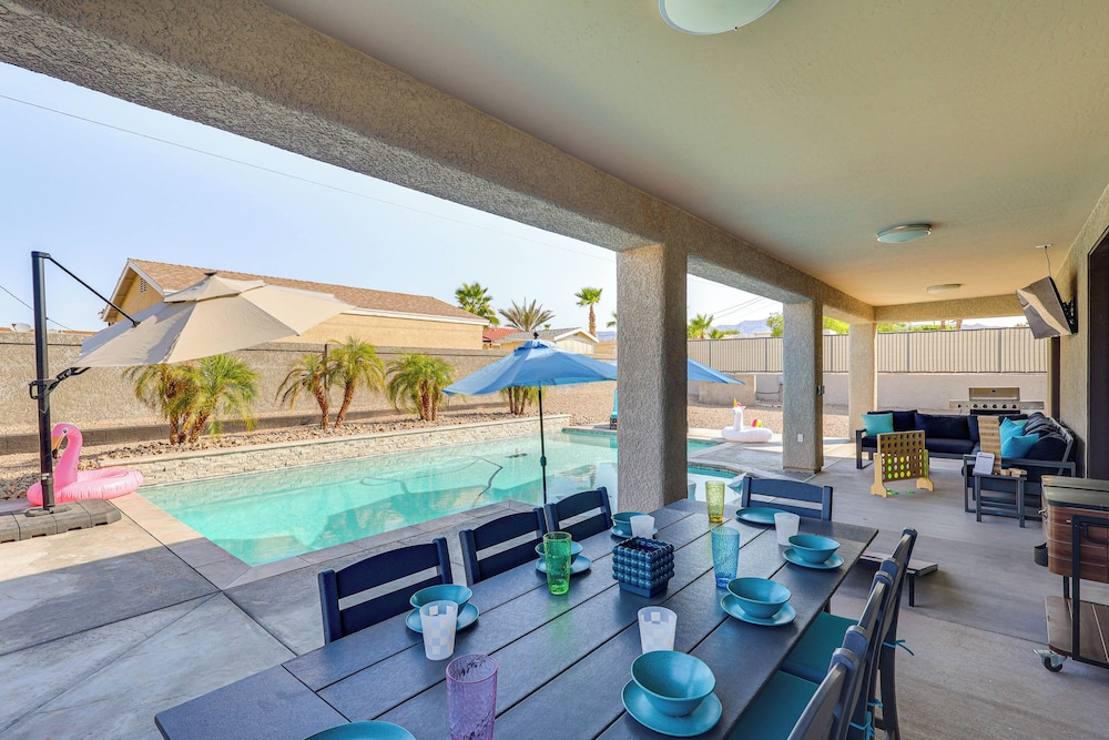 Modern Gem w/ Pool & Mtn Views in Lake Havasu City