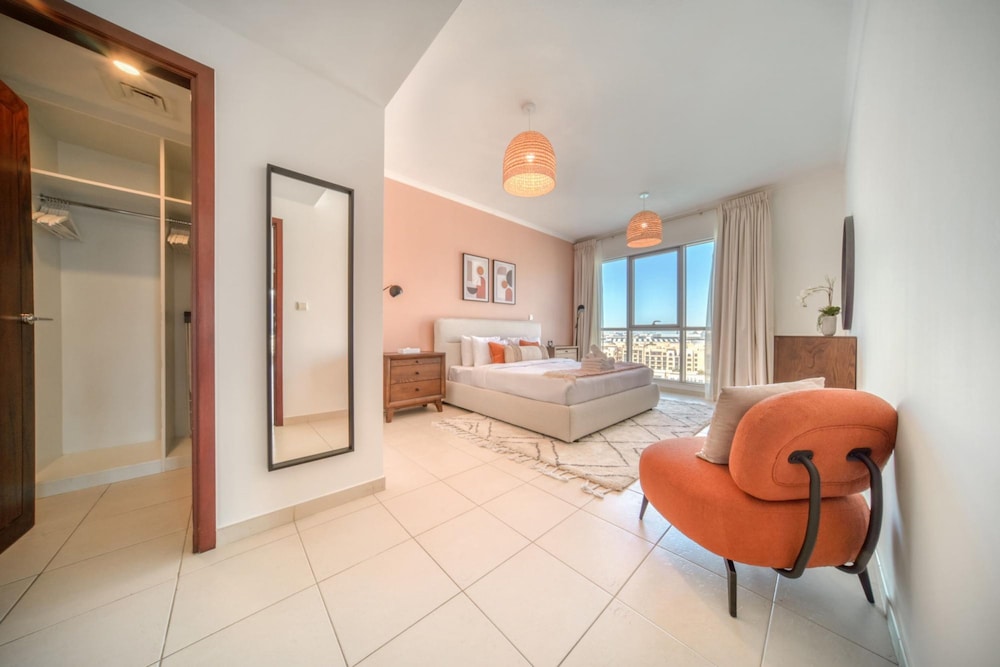Urban Chic Downtown Apt w Dubai Fountain Views
