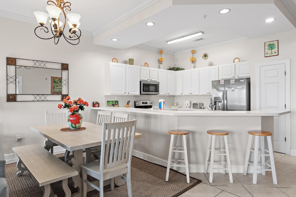 Pavilion Palms 205b