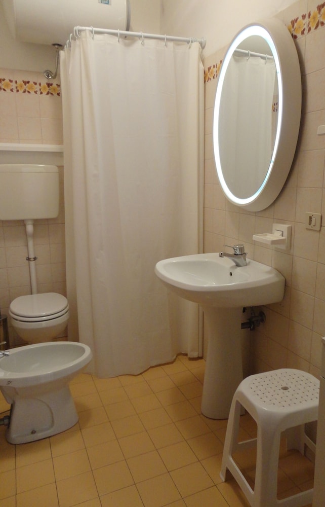 Splendid Three-room Apartment for 6 Guests Near the sea by Beahost Rentals view 5