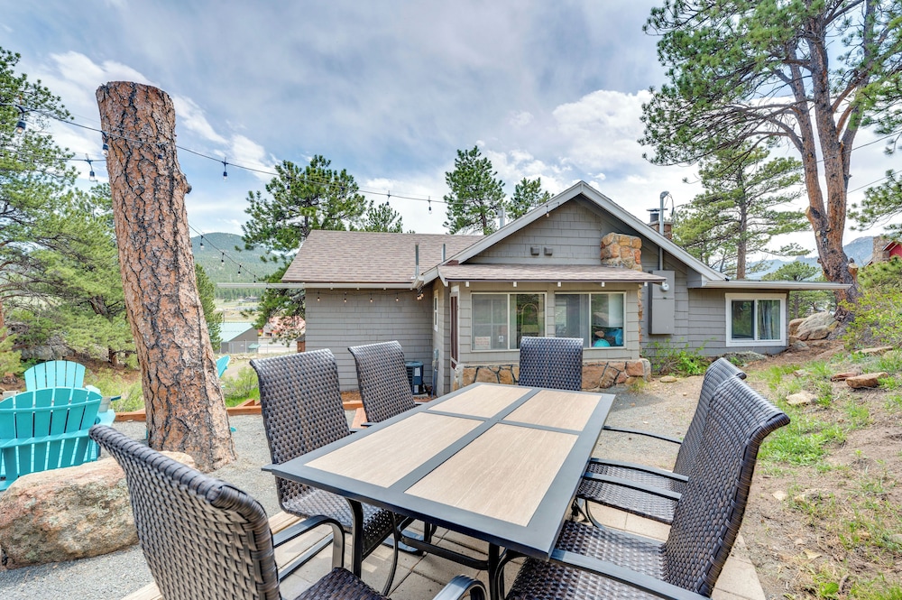 Steps to Estes Lake: Mtn-view Hideaway w/ Hot Tub!
