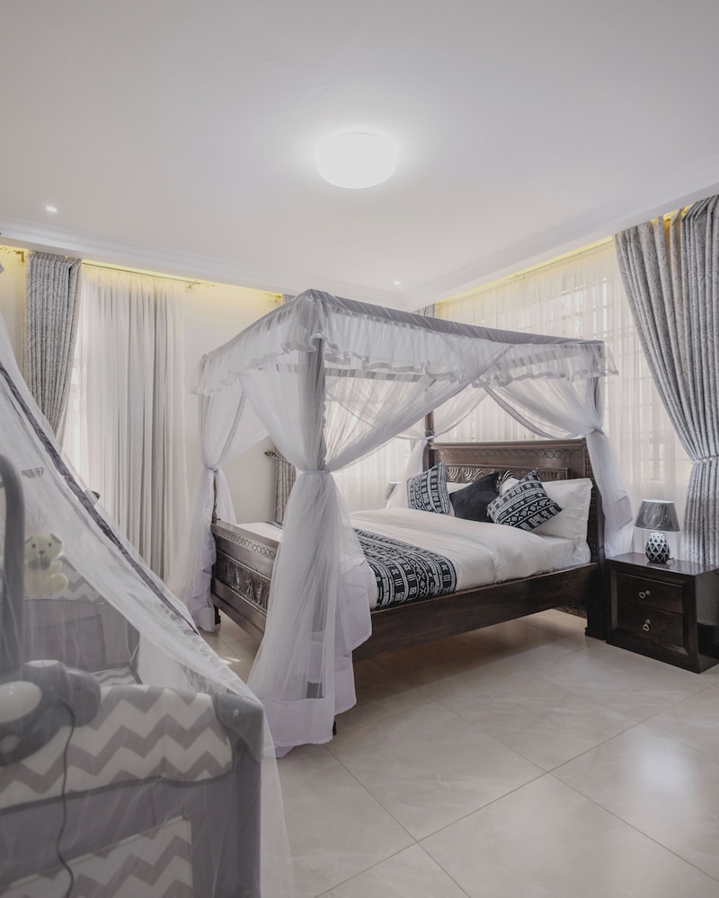 Skyhut Boutique House