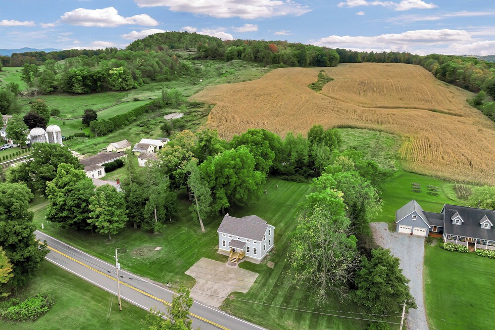 Mountain & Sunset Views: Upstate Family Home