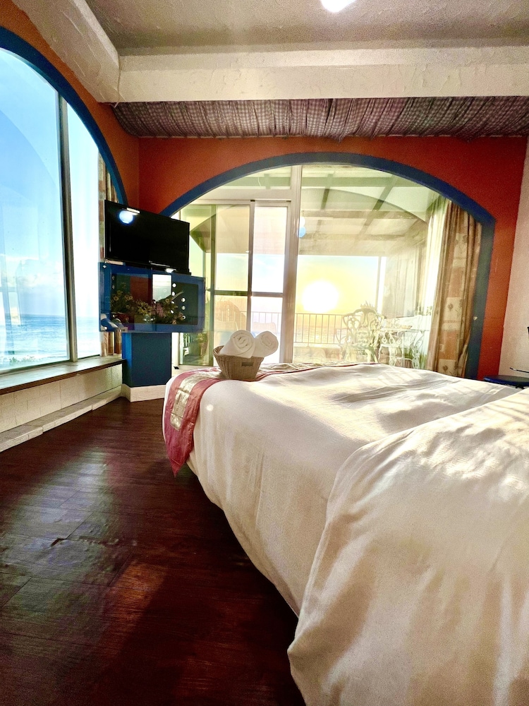Ming-Jun Holiday Inn
