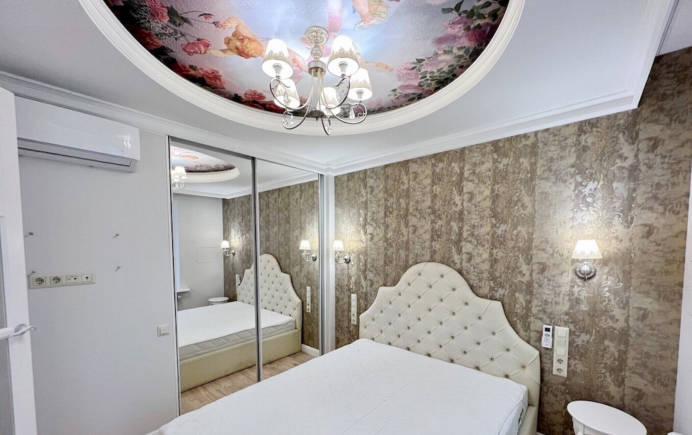 Designer Apartments near Dana Mall