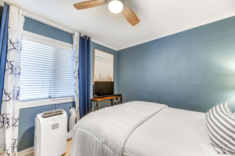 Oceanfront Gem w/ Views in North Topsail Beach