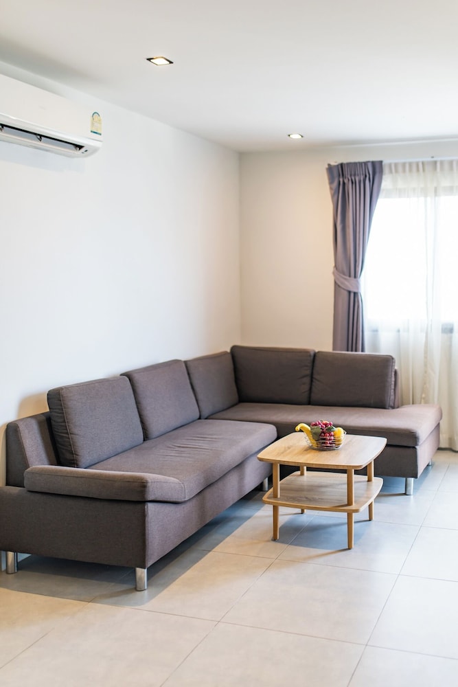 Modern Condo - 1BR T1-401