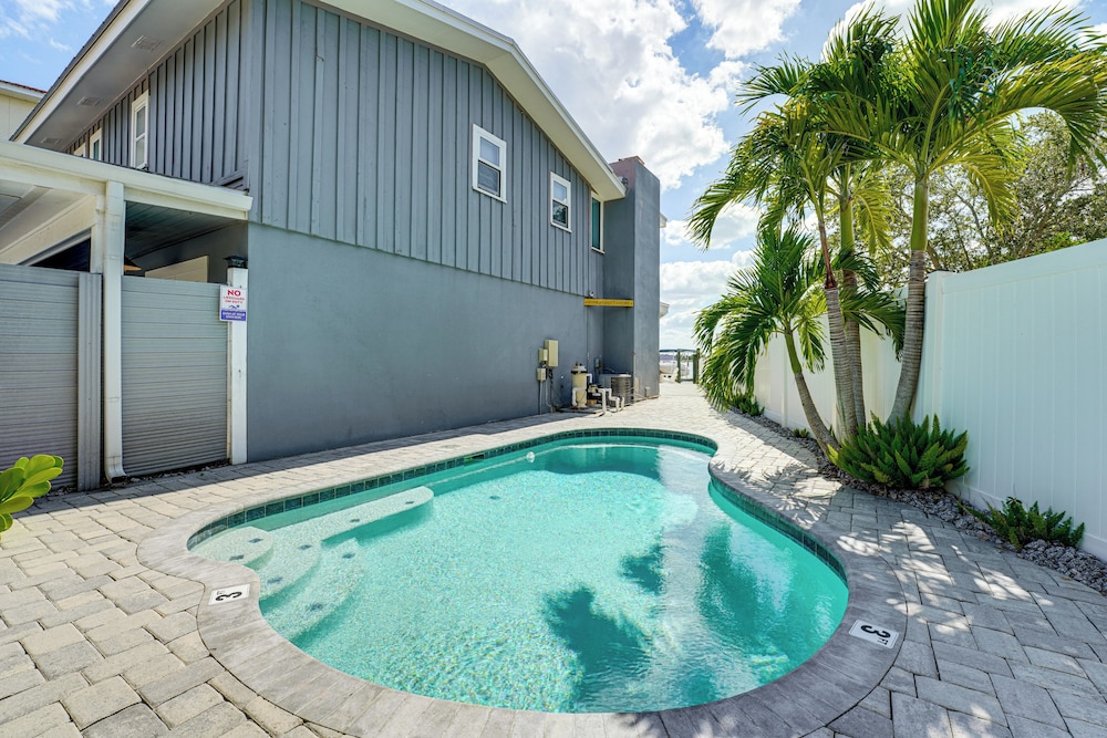 Gulf Coast Luxury! Quiet Home 4 Mi to Sponge Docks