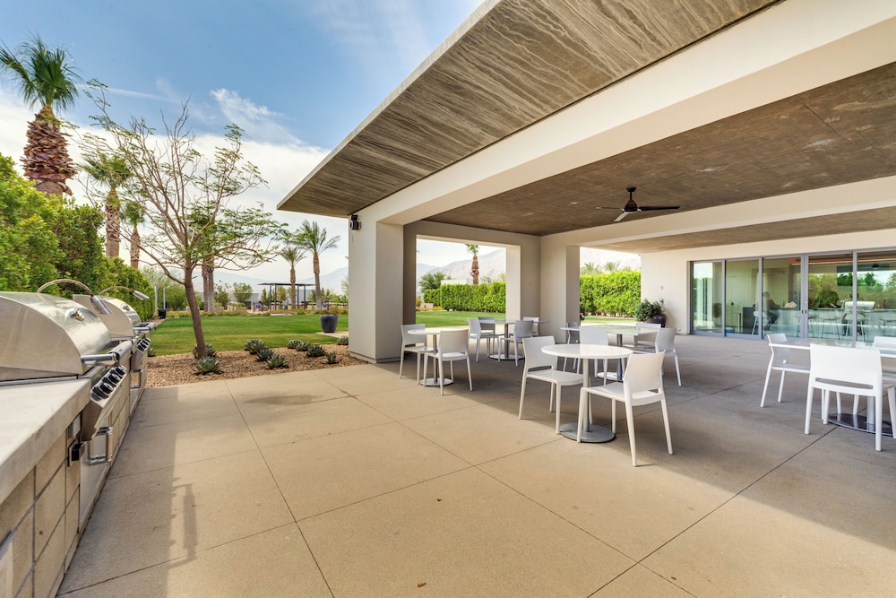 Desert Oasis in Palm Springs w/ Resort-style Perks