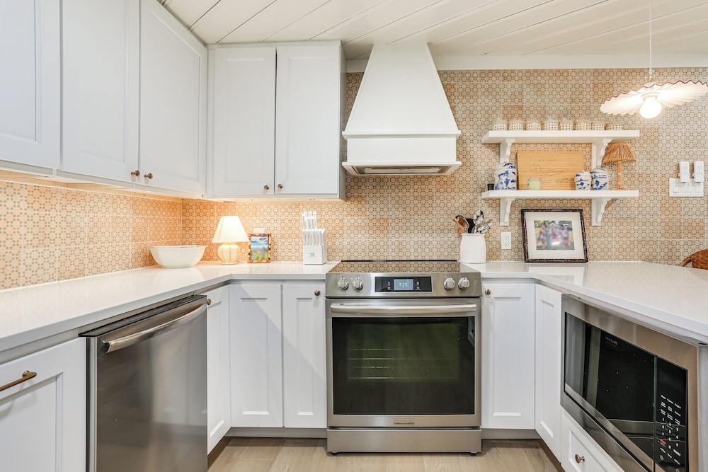 Walk to Lake Texoma: Kingston Retreat w/ Deck!