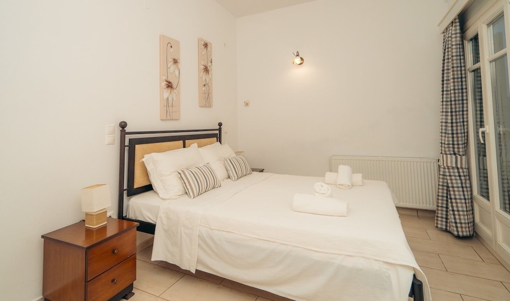 Rooms & Apartments Archontou