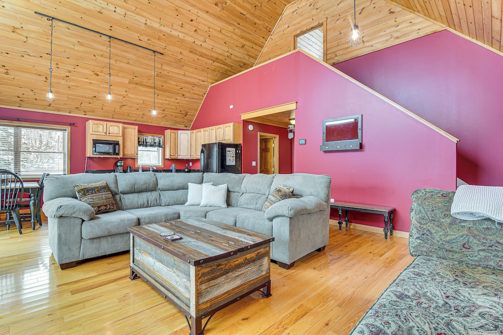 Snowmobiling On-site: Secluded Vermont Getaway