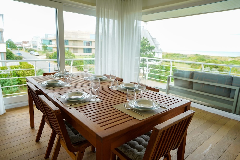 Spacious Apartment With Sea Views