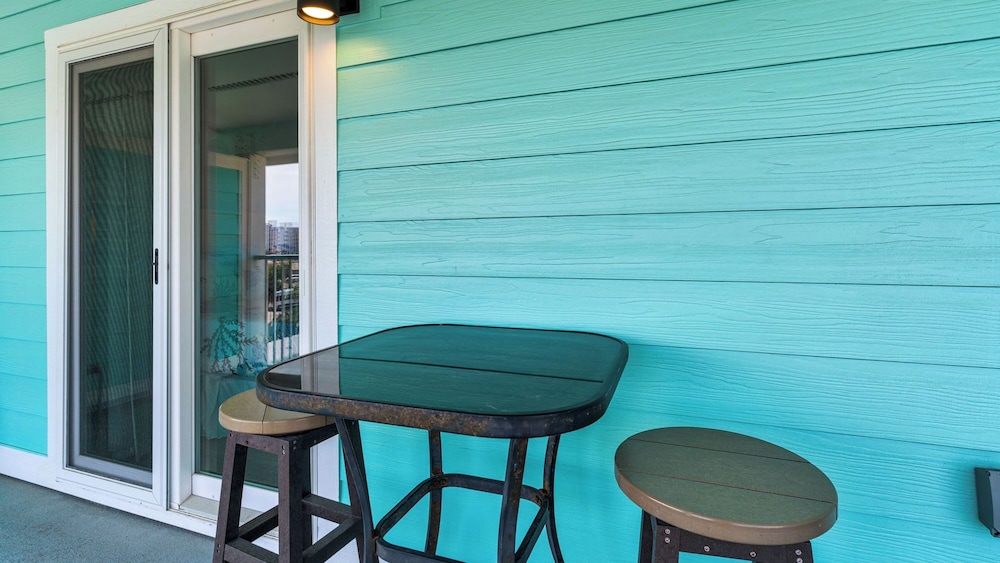 Sand Castles West A4: Steps to Beach, Pools, Private Balcony & More!