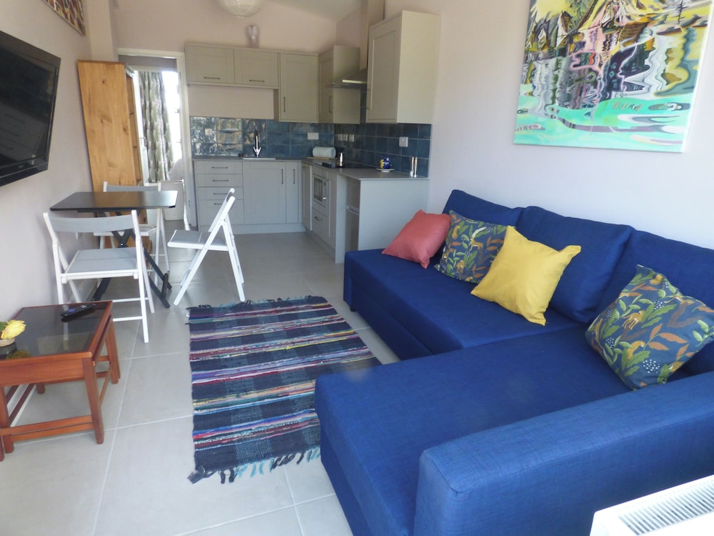 Gower - 2 Beds - Parking - EV Charger - Wifi