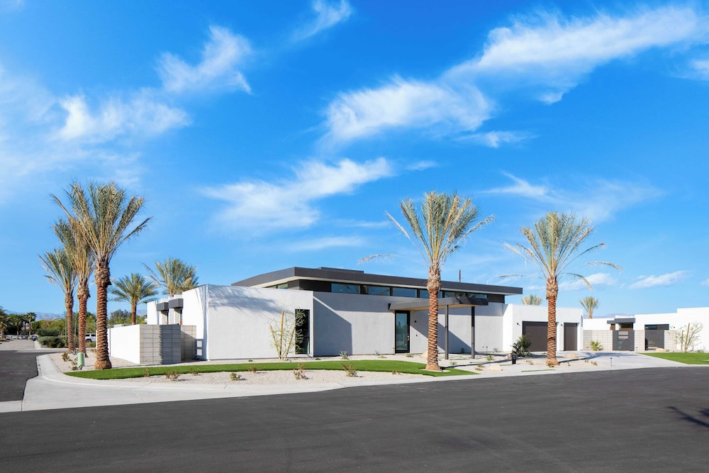 Sleeps 32 2 Villas, Pool, Putting Green+bocce Polo Villas Amara by Avantstay