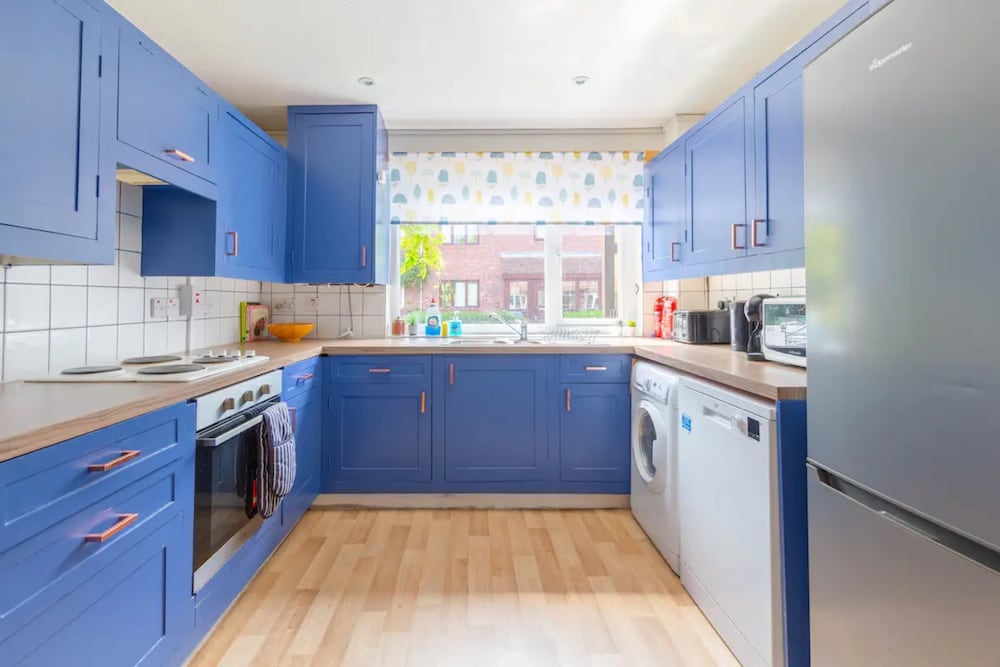 Bright 3 Bedroom House With Terrace, 16 Mins to Big Ben