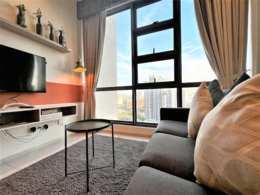 The Robertson Residences Free Gym & Pool