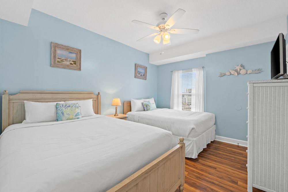 Twin Palms by Book That Condo