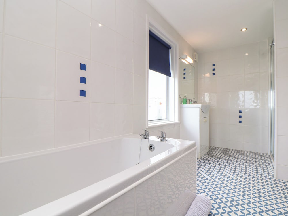 Flat 2 Niles Place
