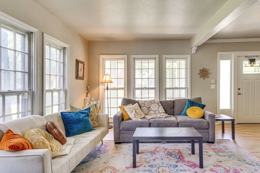 3 Mi to Dtwn Okc: Pet-friendly Paseo Gem!