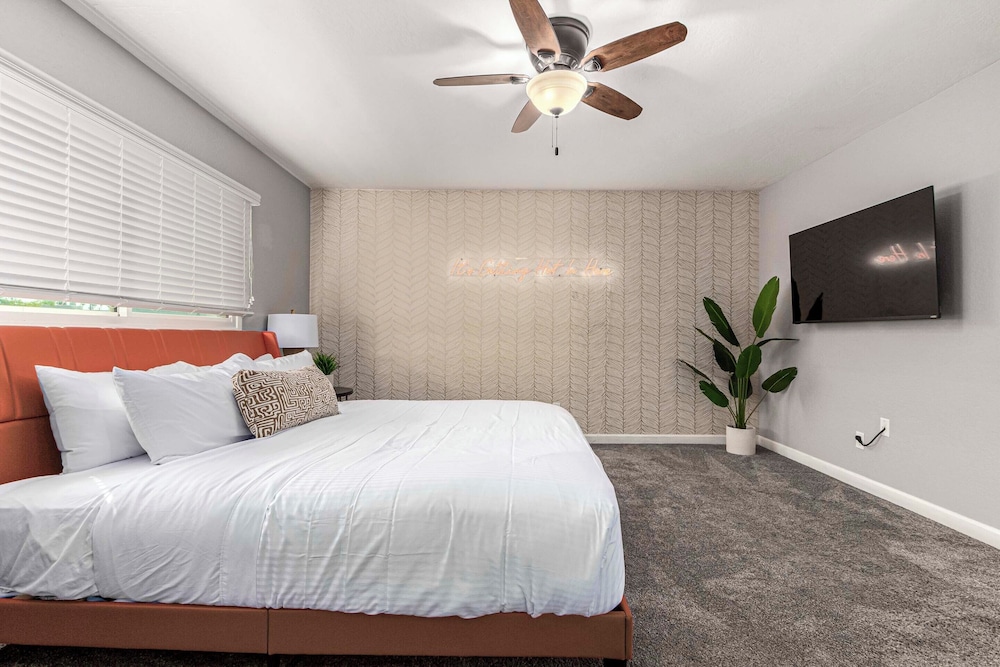 Walk to Old Town & Giants Stadium! Unit w/ Pool