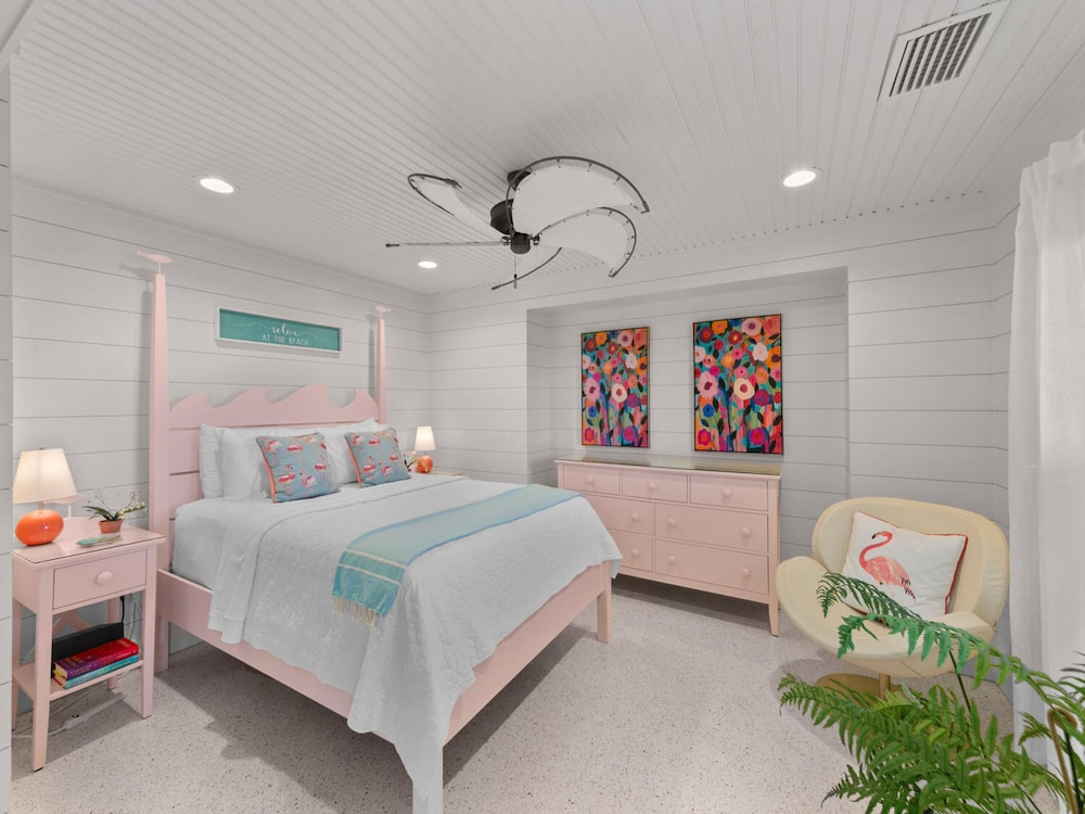 Ocean Paradise by Distinctive Beach Rentals