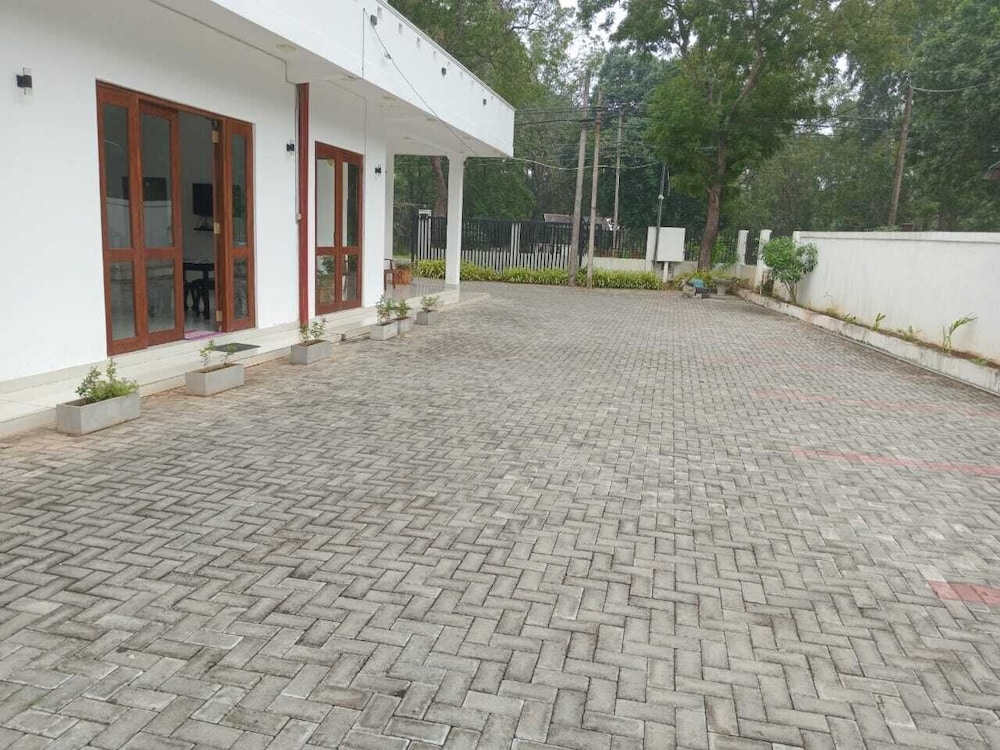 RAJABAWANA Holiday Resort