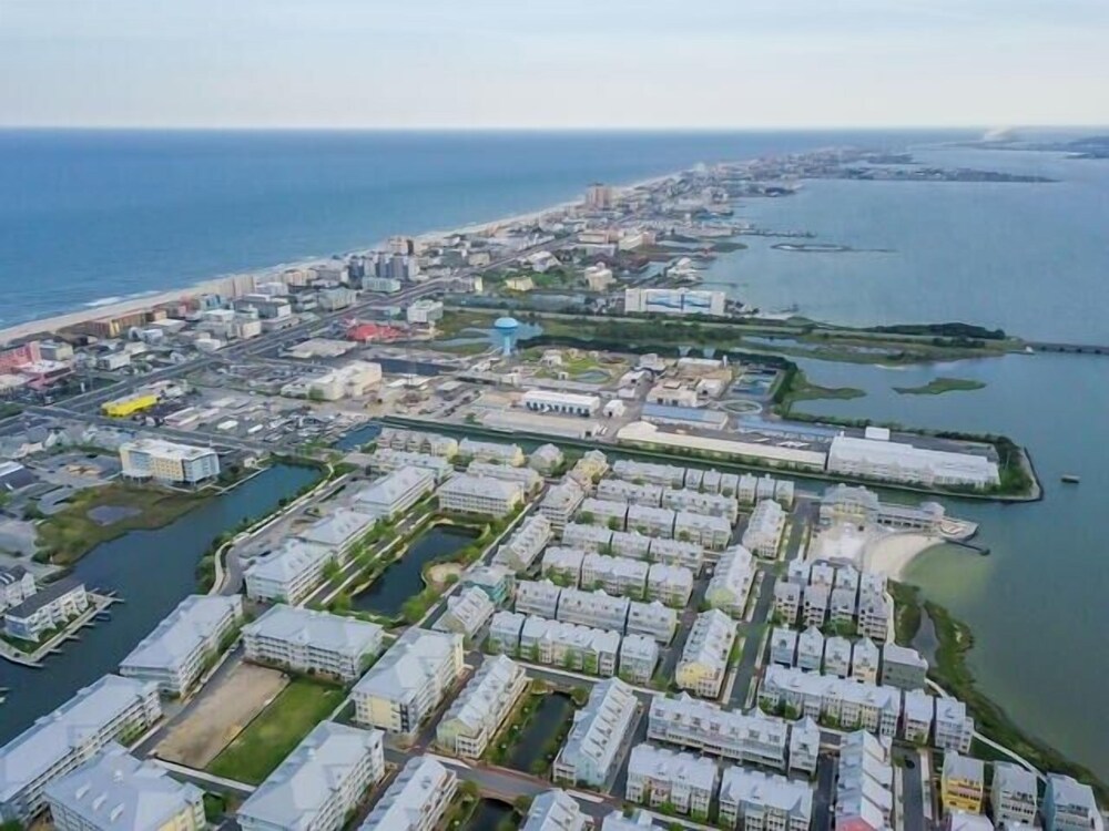Sunset Island - 39 Fountain Drive West 3f 3 Bedroom Condo