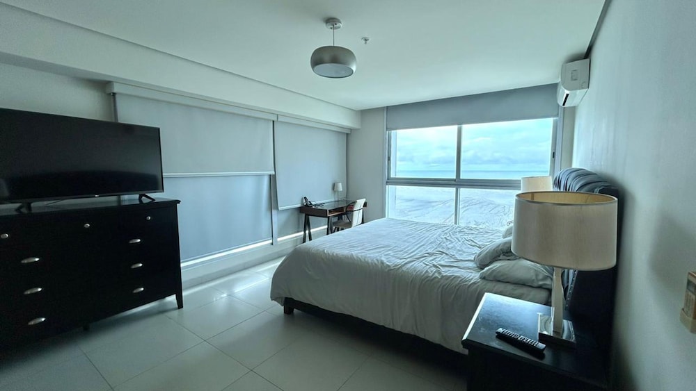 Ocean Cafe I Spacious 1 BDR Apt With Sea View